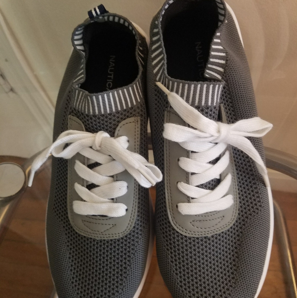 *NWOT* Nautica Fashion sneakers
